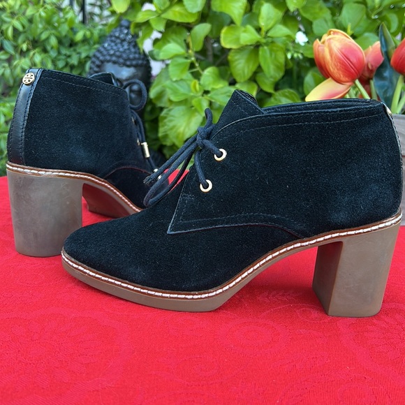 Tory Burch Black Suede Sherpa Lined Heeled Ankle Booties - Picture 10 of 17